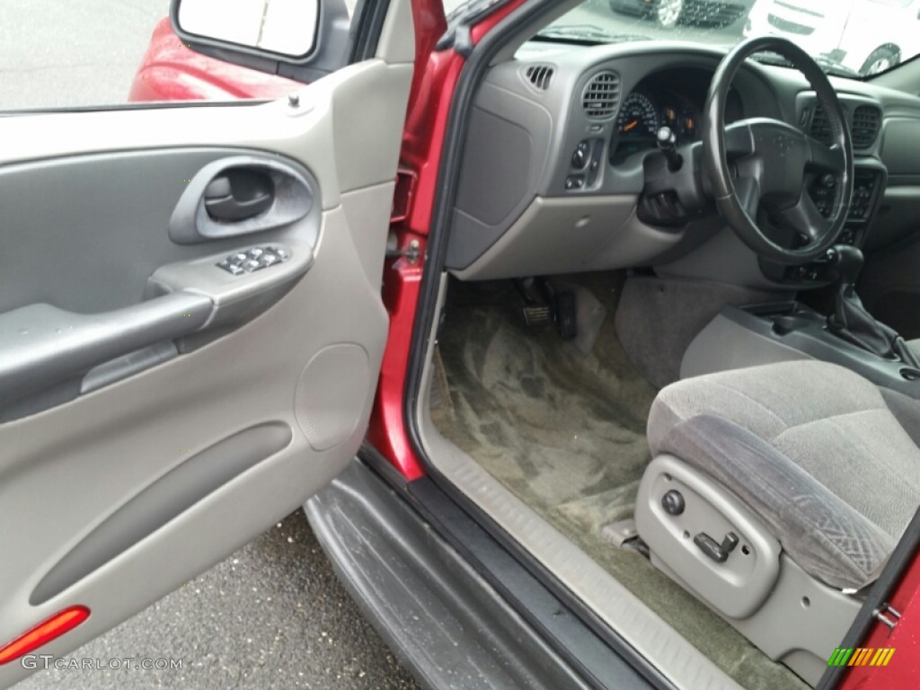 2002 TrailBlazer LT 4x4 - Majestic Red Metallic / Dark Pewter photo #18