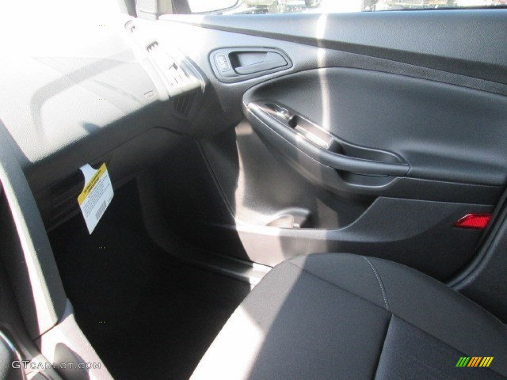 2015 Focus S Sedan - Ingot Silver Metallic / Charcoal Black photo #23