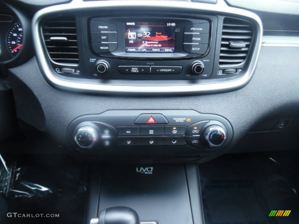 2016 Kia Sorento LX Controls Photos