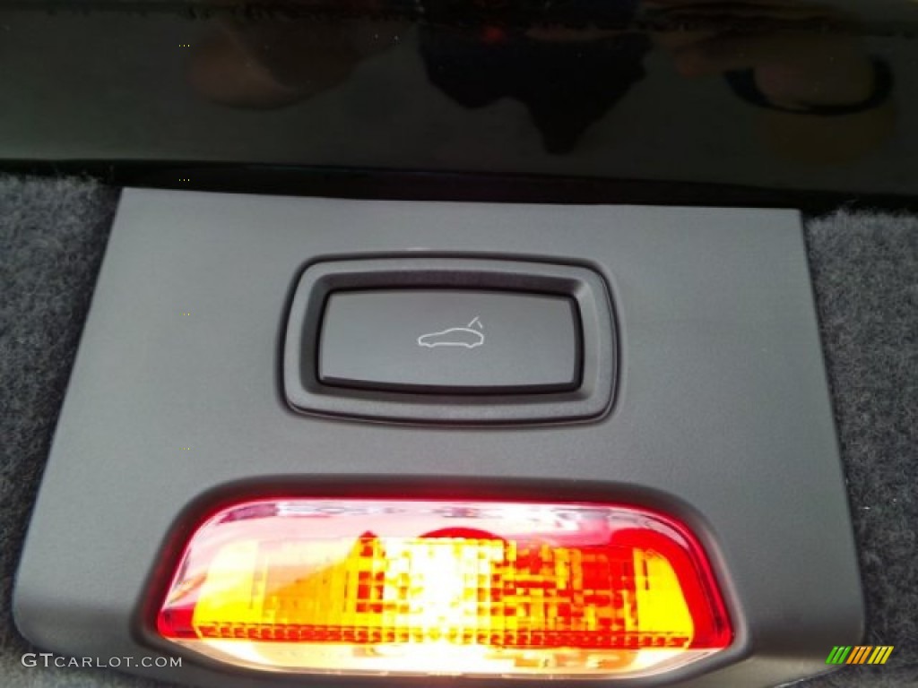 2016 Porsche Cayenne Standard Cayenne Model Controls Photo #102562735