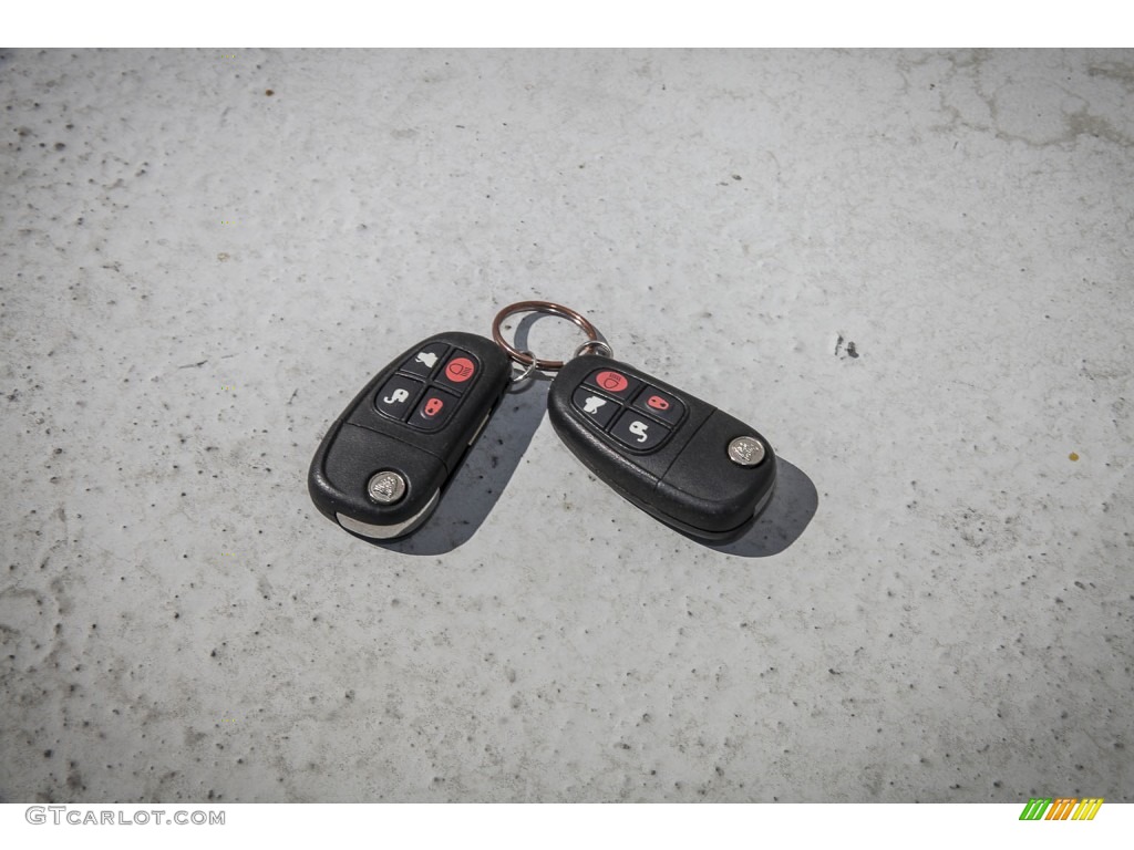 2007 Jaguar X-Type 3.0 Keys Photos