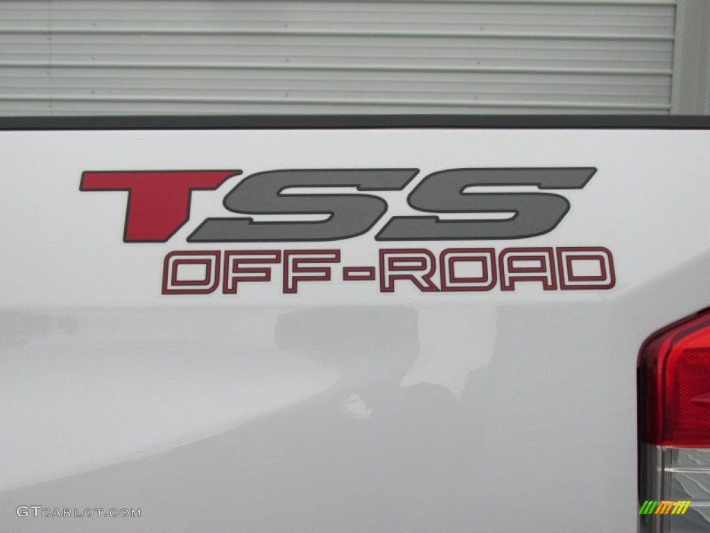 2015 Toyota Tundra SR5 CrewMax 4x4 Marks and Logos Photos