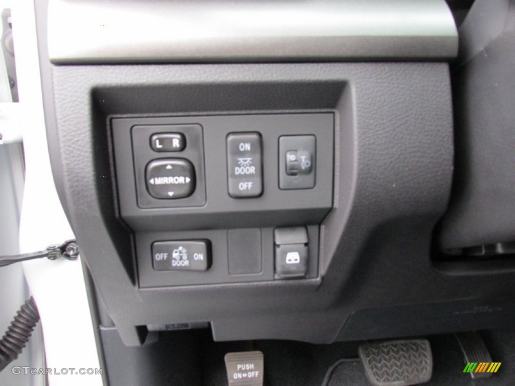 2015 Toyota Tundra SR5 CrewMax 4x4 Controls Photos
