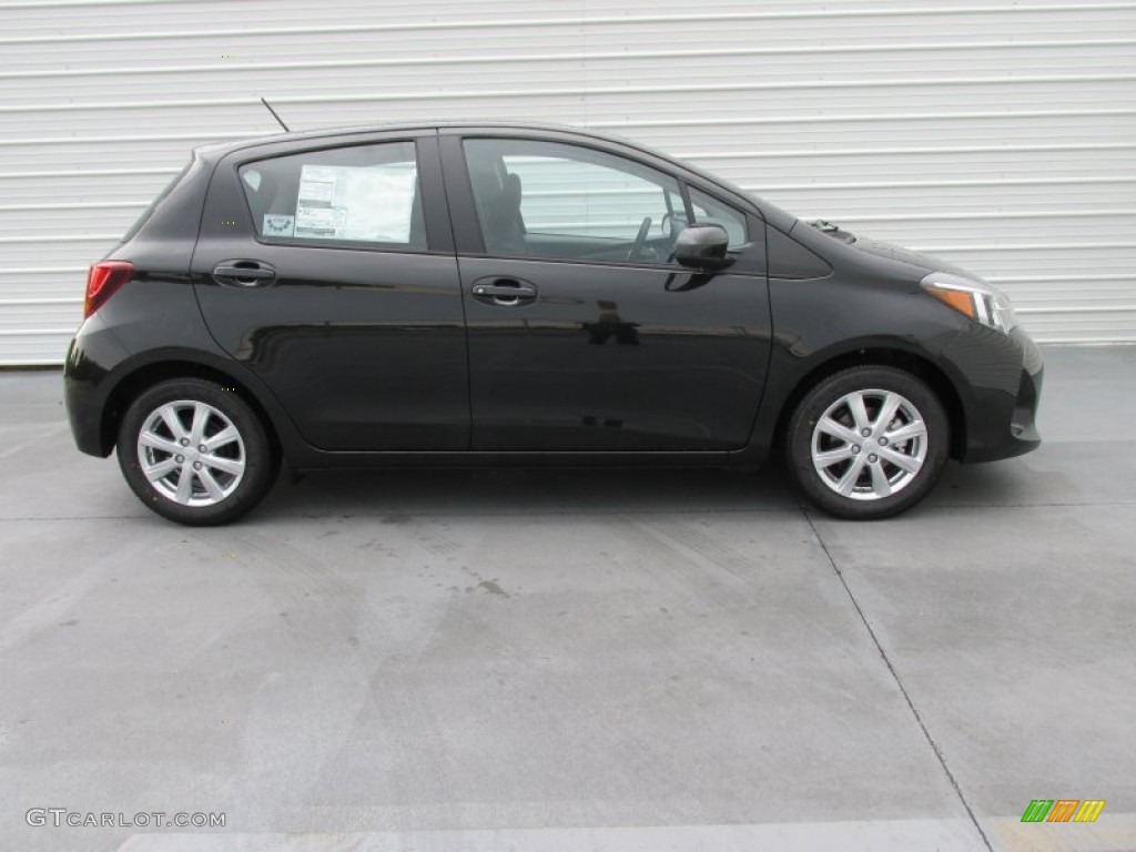 Black Sand Pearl 2015 Toyota Yaris 5-Door LE Exterior Photo #102578245