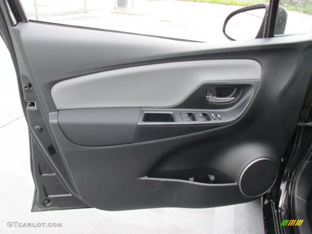 2015 Toyota Yaris 5-Door LE Door Panel Photos