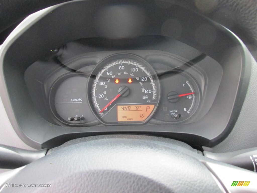 2015 Toyota Yaris 5-Door LE Gauges Photos