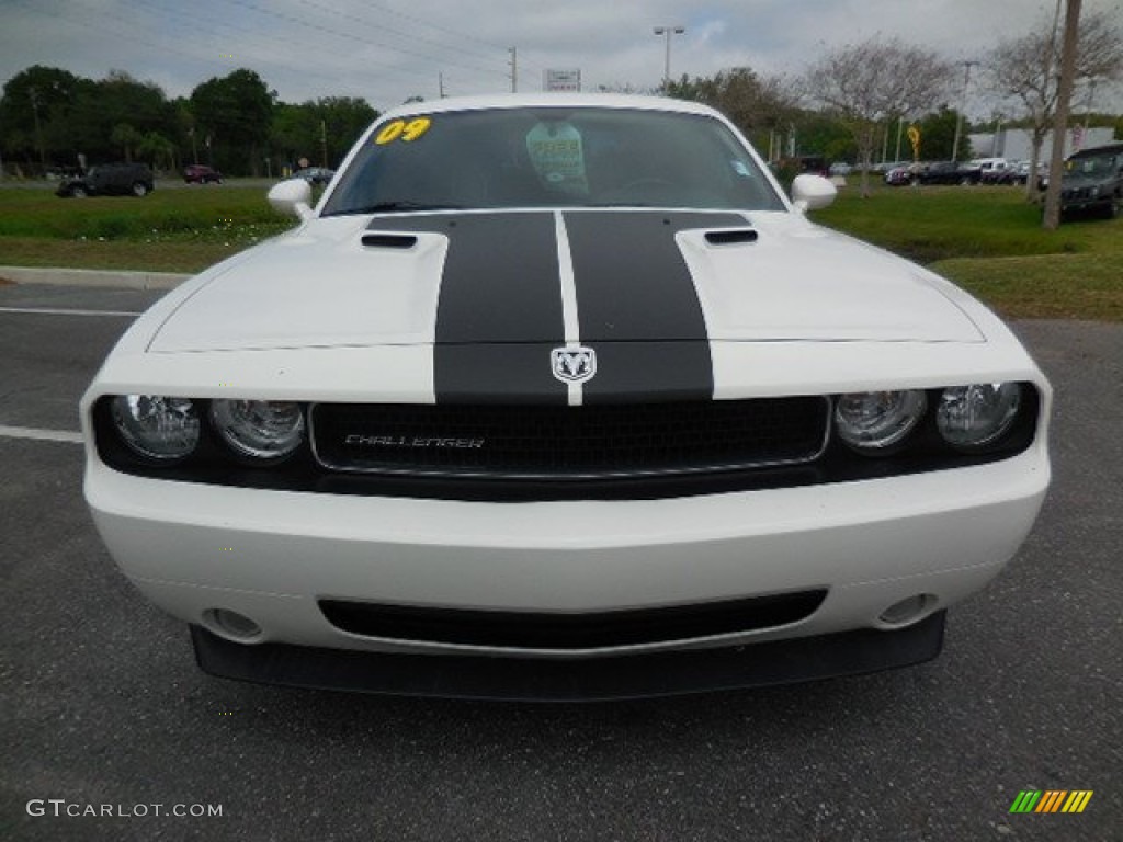 2009 Challenger SE - Stone White / Dark Slate Gray photo #13