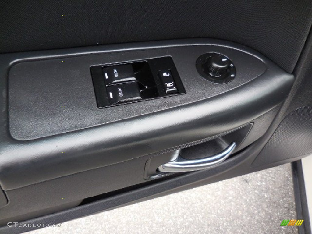 2009 Challenger SE - Stone White / Dark Slate Gray photo #17