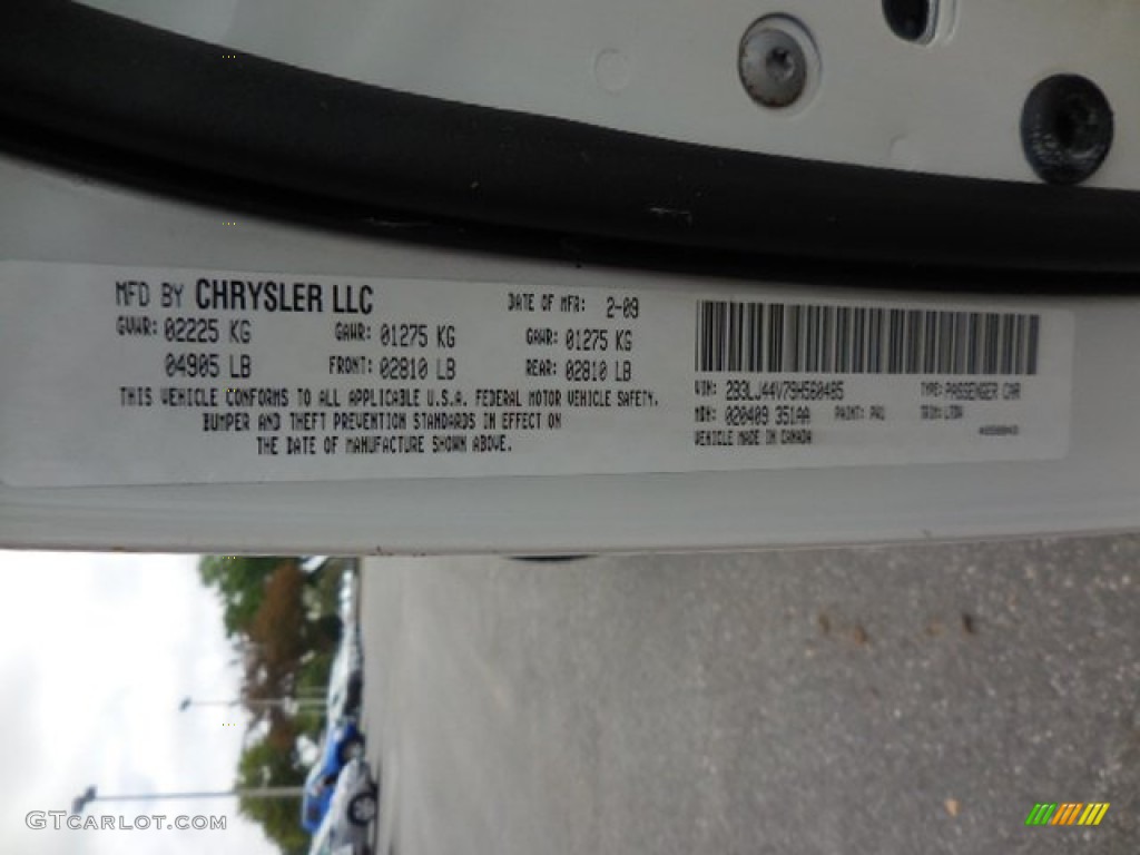 2009 Challenger SE - Stone White / Dark Slate Gray photo #23