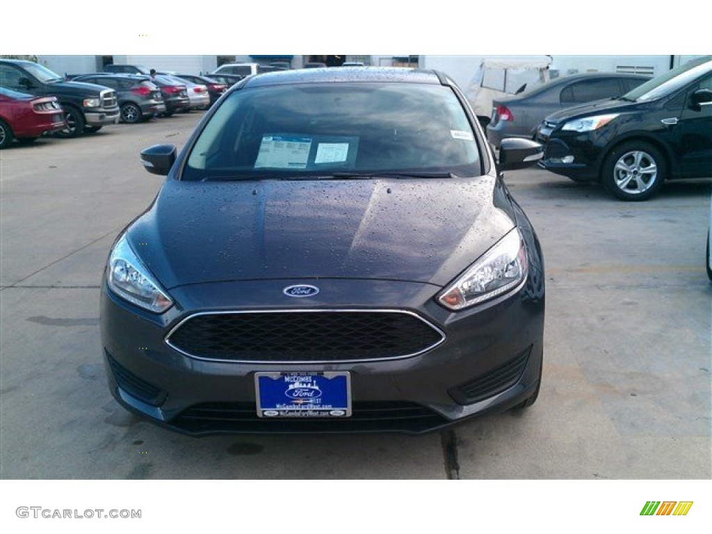 2015 Focus SE Sedan - Magnetic Metallic / Charcoal Black photo #4