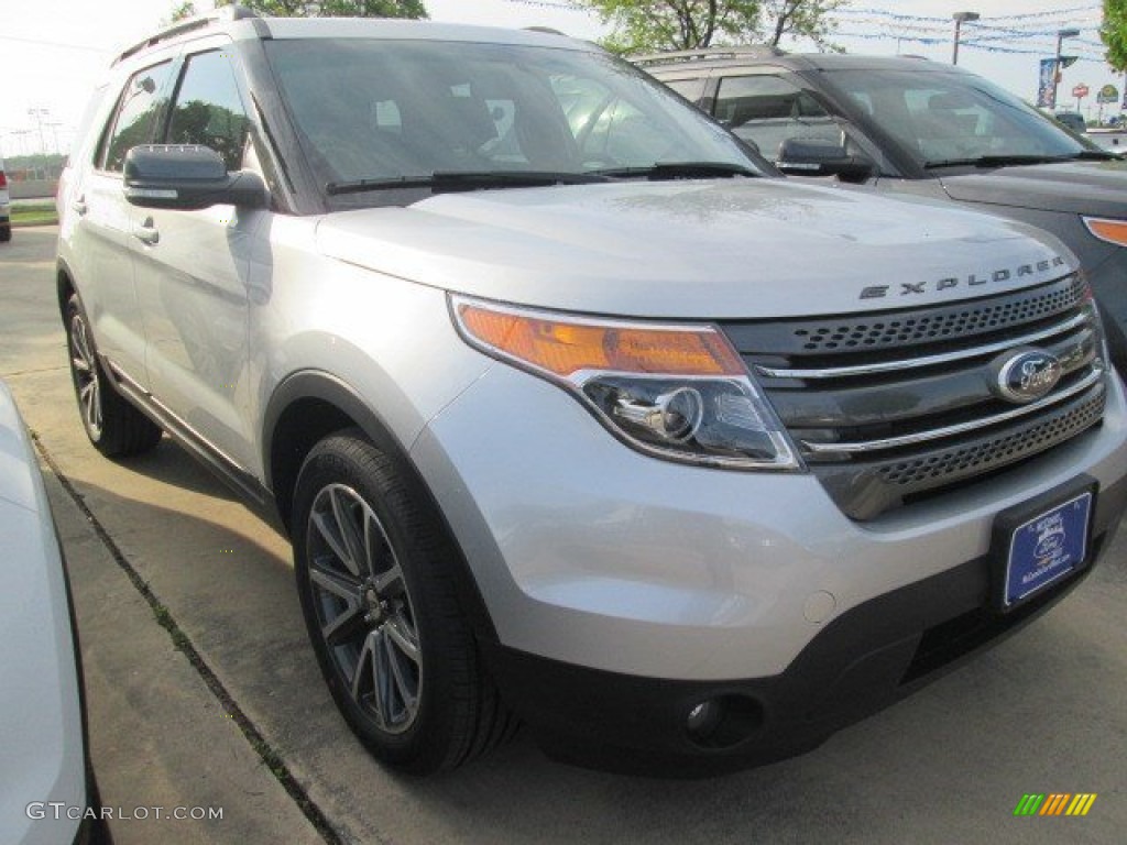 2015 Explorer XLT - Ingot Silver / Charcoal Black photo #1