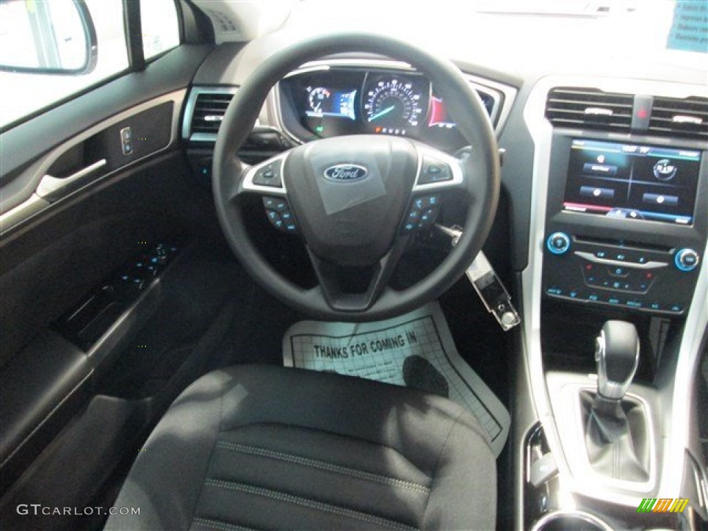 2015 Fusion SE - White Platinum Metallic / Charcoal Black photo #11