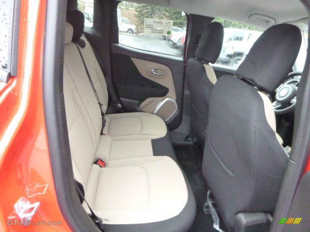 2015 Jeep Renegade Latitude Rear Seat Photo #102611133