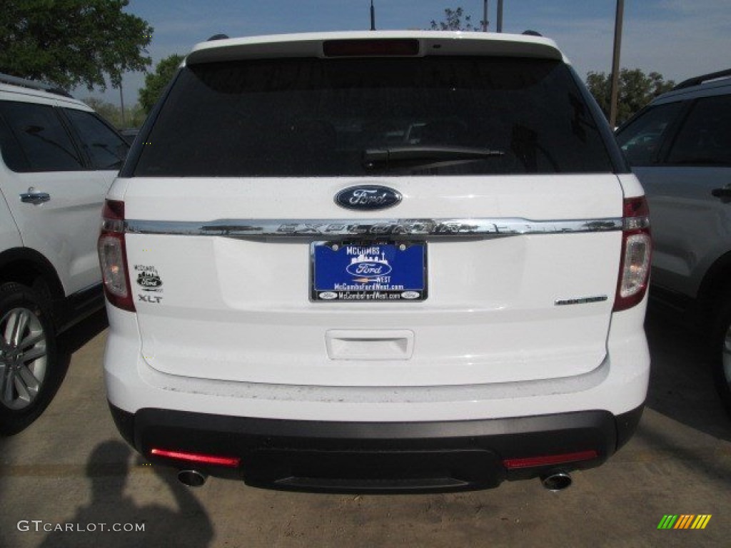 2015 Explorer XLT - Oxford White / Medium Light Stone photo #5