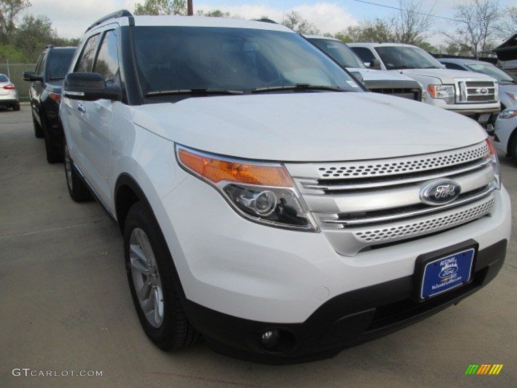 2015 Explorer XLT - Oxford White / Charcoal Black photo #1