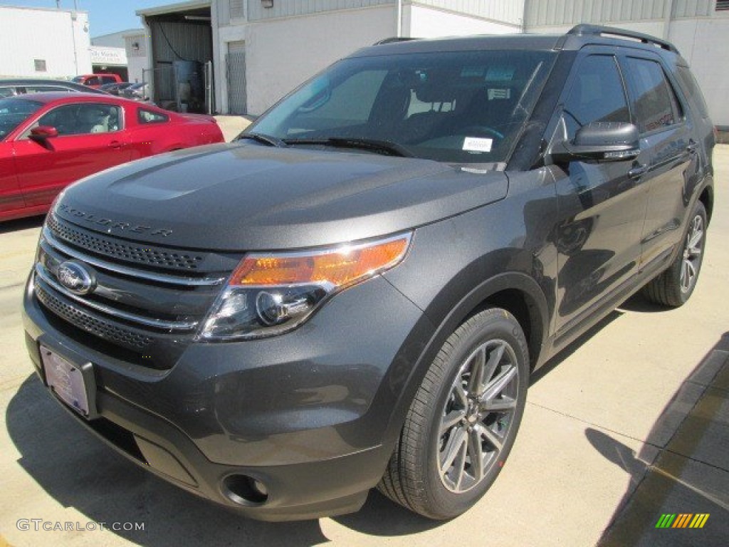 2015 Explorer XLT - Magnetic / Charcoal Black photo #2