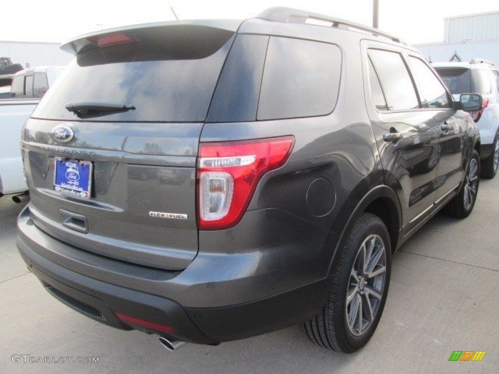 2015 Explorer XLT - Magnetic / Charcoal Black photo #11
