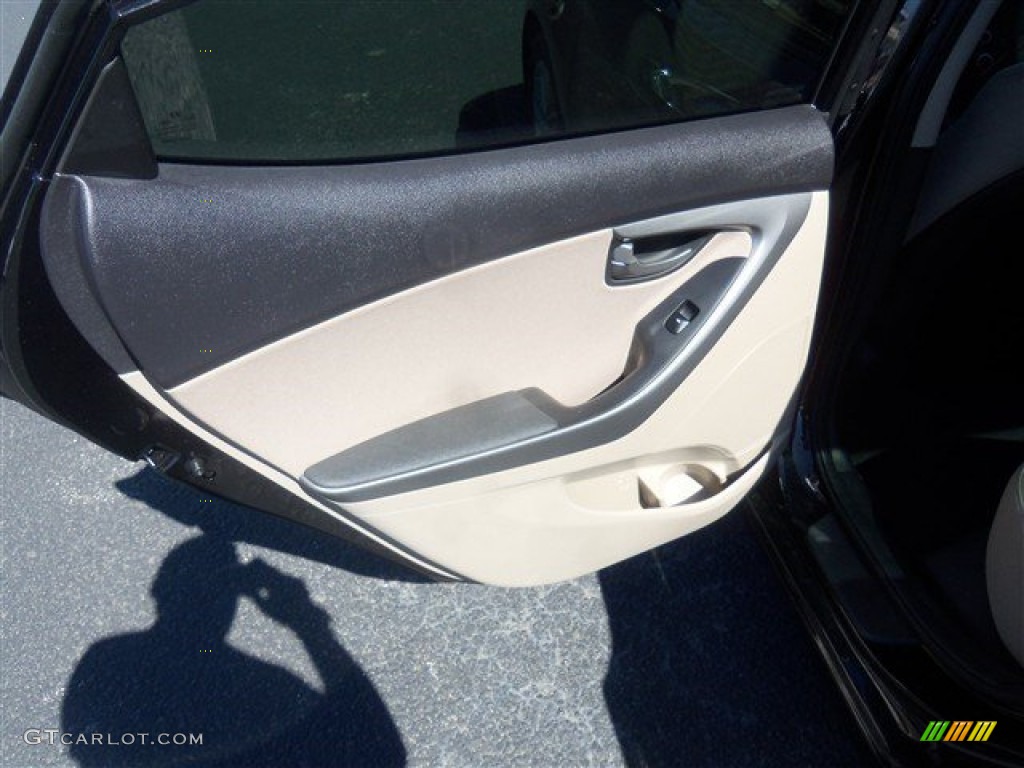2016 Elantra SE - Phantom Black / Beige photo #12
