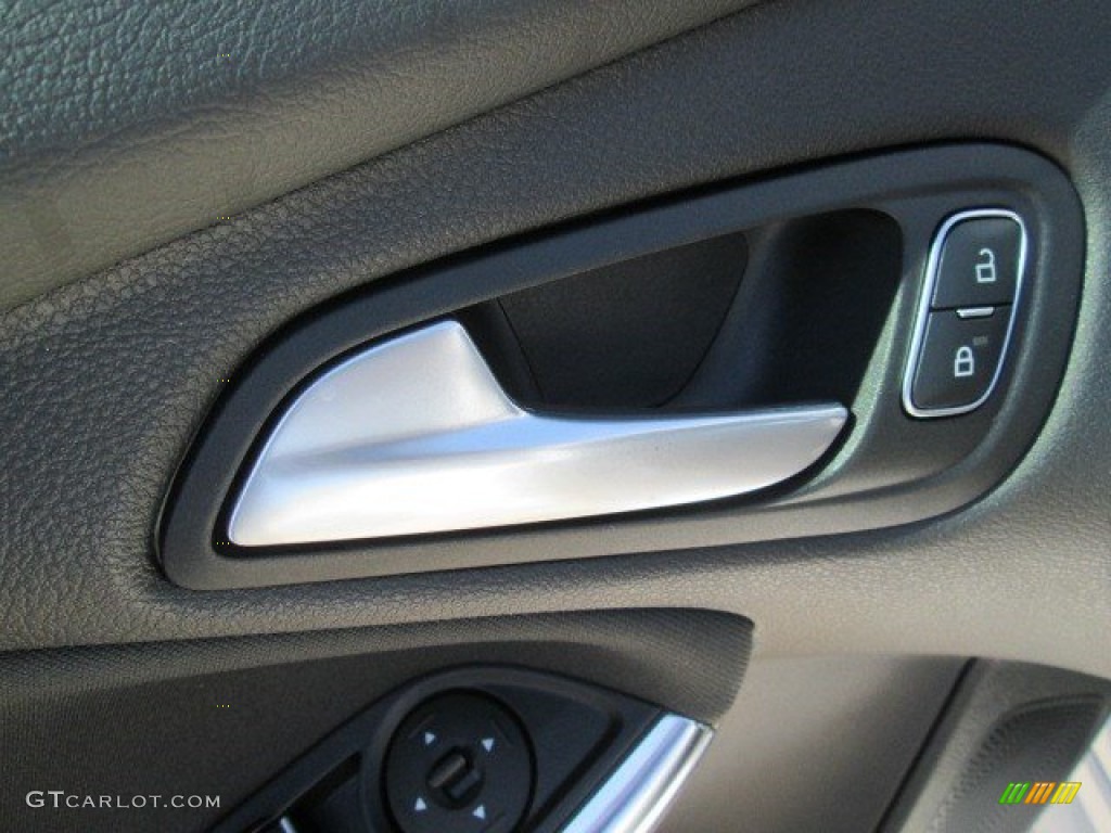 2015 Ford Focus ST Hatchback Controls Photo #102624739
