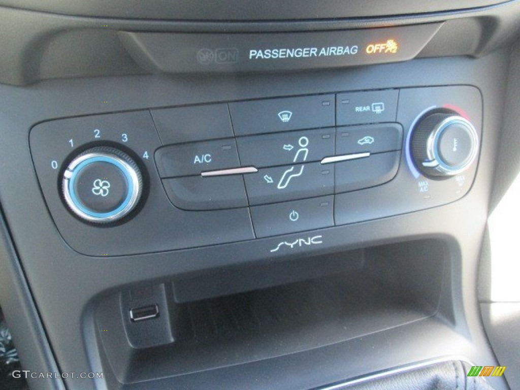 2015 Ford Focus ST Hatchback Controls Photo #102625048