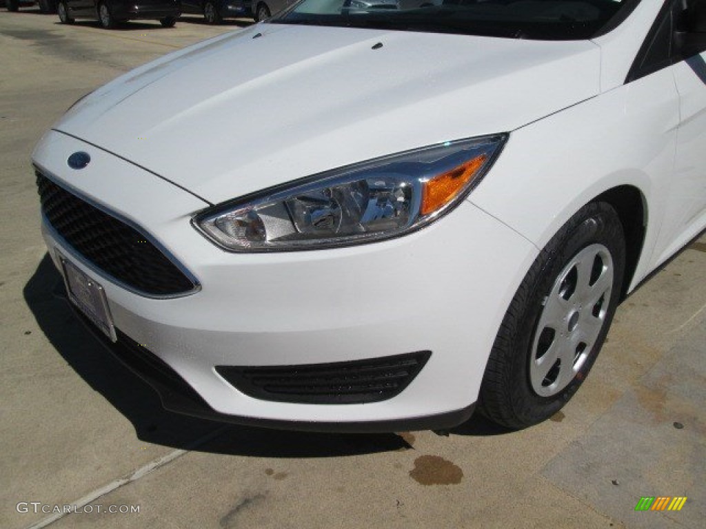 2015 Focus S Sedan - Oxford White / Charcoal Black photo #5