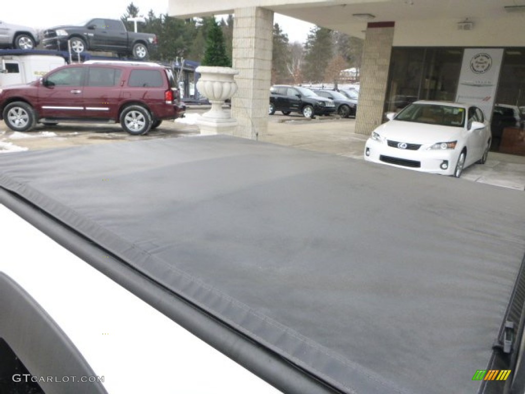 2012 Tacoma Regular Cab 4x4 - Super White / Graphite photo #11