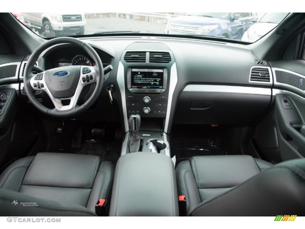 2015 Explorer XLT 4WD - Ingot Silver / Charcoal Black photo #6