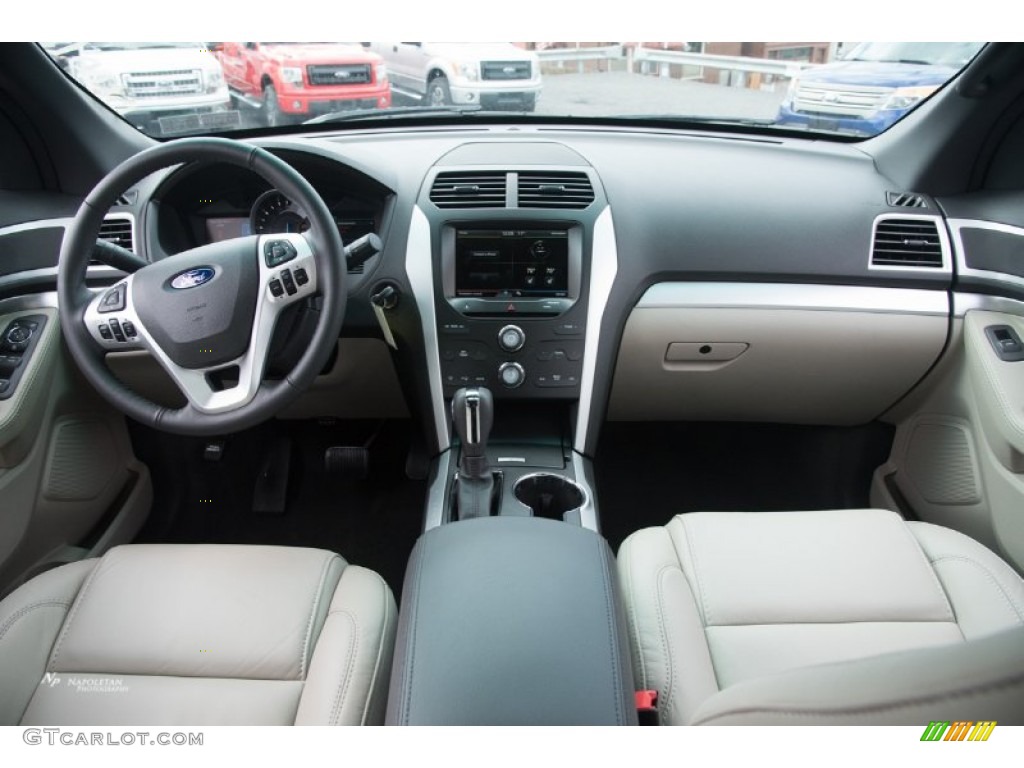 2015 Explorer XLT 4WD - Oxford White / Medium Light Stone photo #4