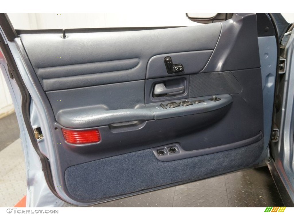 2001 Crown Victoria LX - Light Blue Metallic / Dark Charcoal photo #12