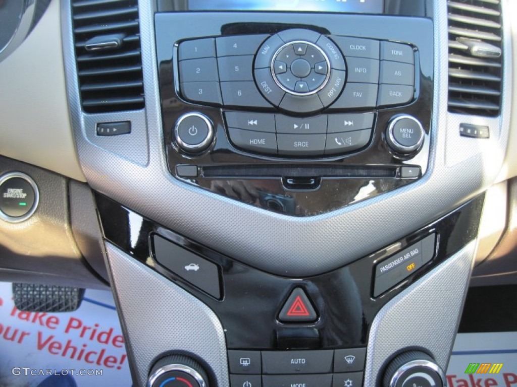 2015 Chevrolet Cruze LTZ Controls Photo #102668602