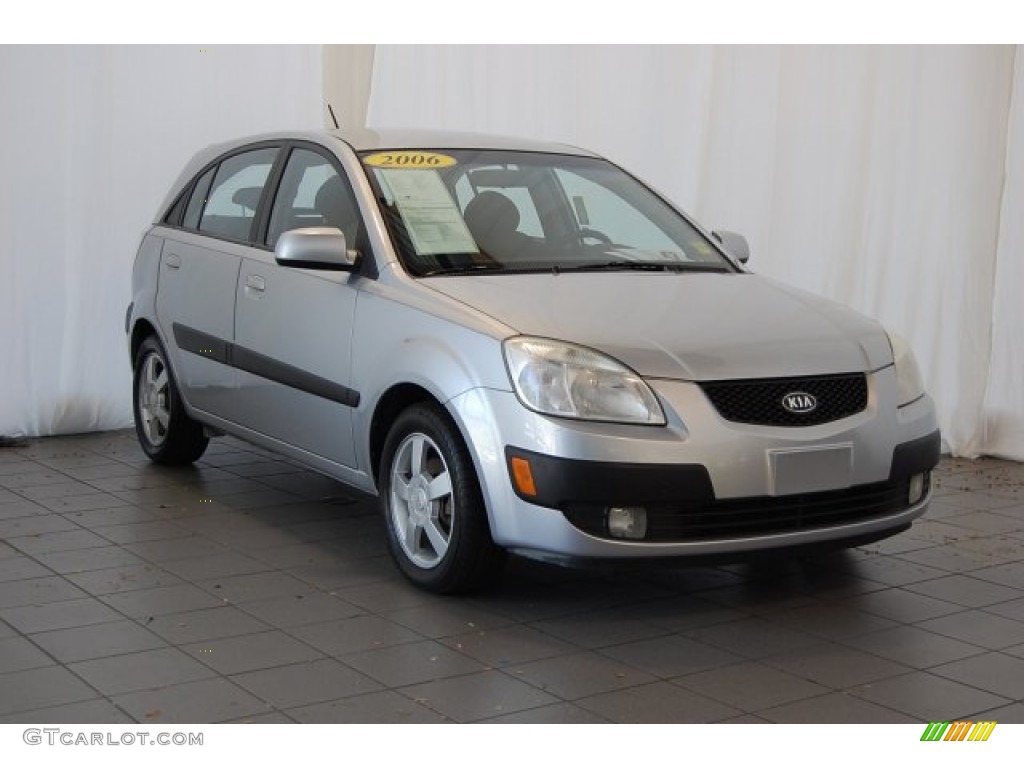 Silver 2006 Kia Rio Rio5 SX Hatchback Exterior Photo #102672331