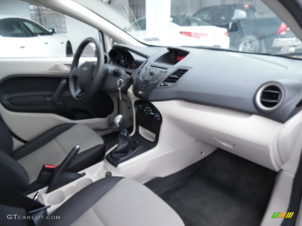 2011 Fiesta S Sedan - Blue Flame Metallic / Light Stone/Charcoal Black Cloth photo #2