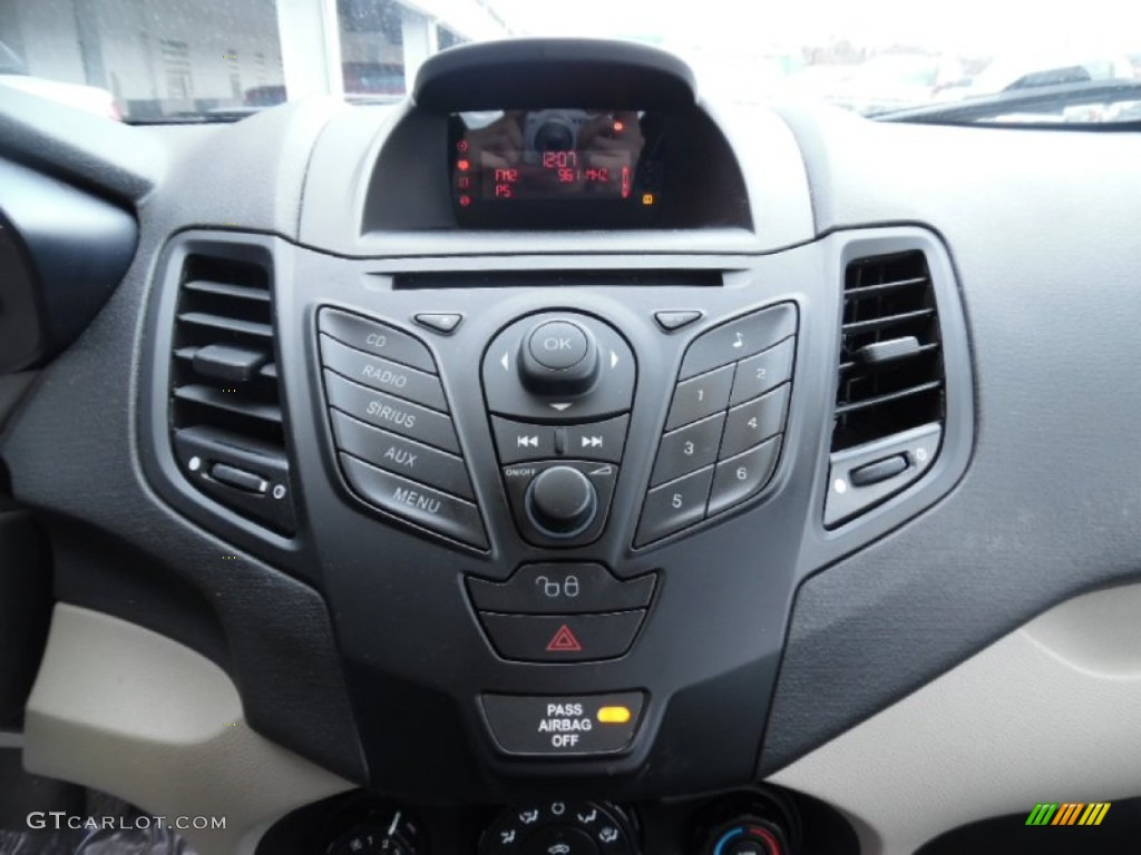 2011 Fiesta S Sedan - Blue Flame Metallic / Light Stone/Charcoal Black Cloth photo #17