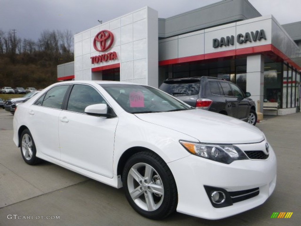 2013 Camry XLE - Super White / Black/Ash photo #1