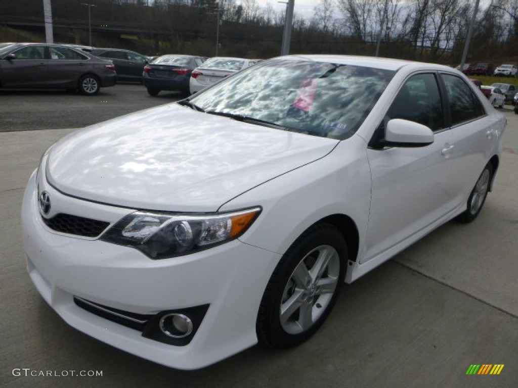 2013 Camry XLE - Super White / Black/Ash photo #3