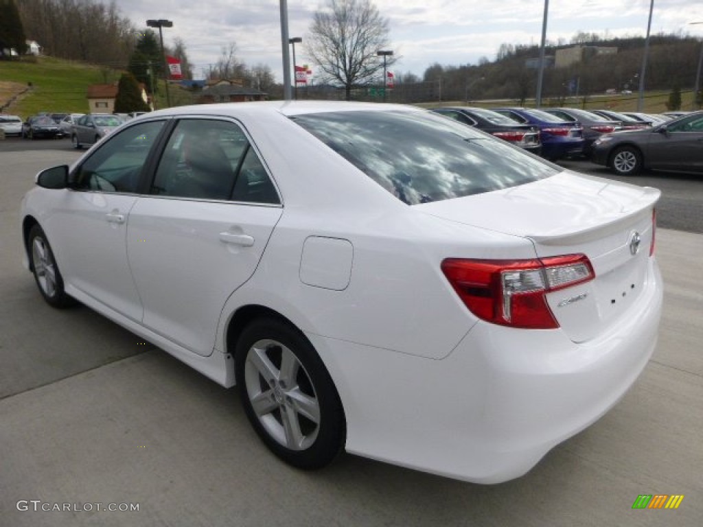2013 Camry XLE - Super White / Black/Ash photo #4