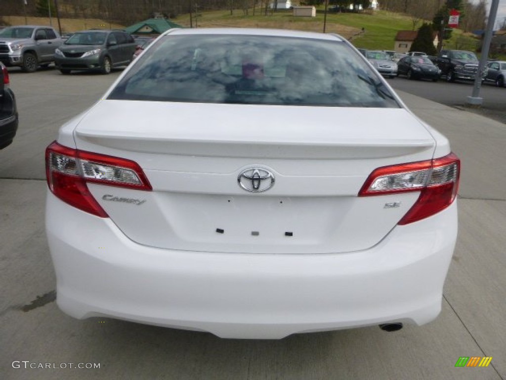 2013 Camry XLE - Super White / Black/Ash photo #5