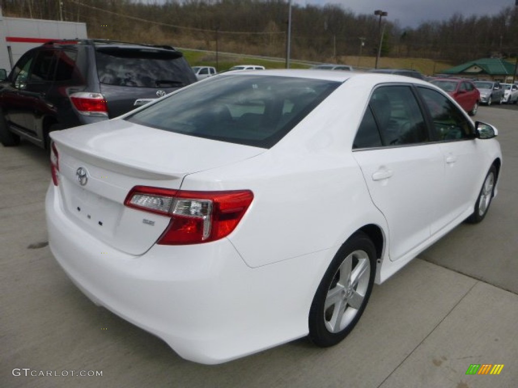 2013 Camry XLE - Super White / Black/Ash photo #6