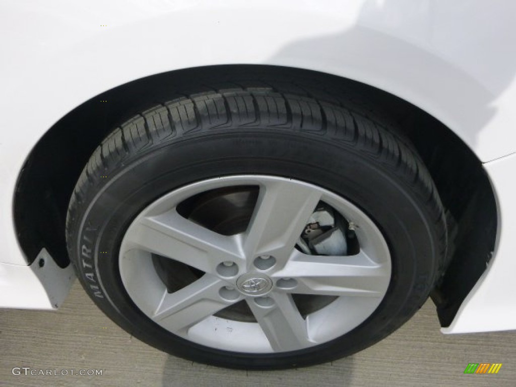 2013 Camry XLE - Super White / Black/Ash photo #8