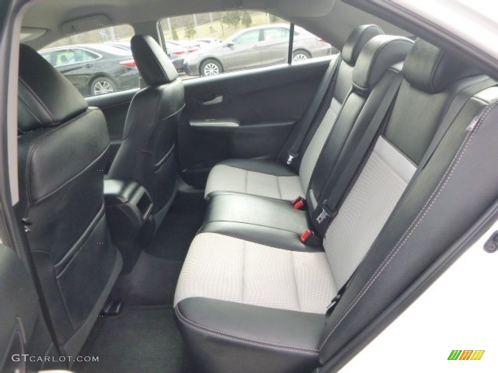 2013 Camry XLE - Super White / Black/Ash photo #12