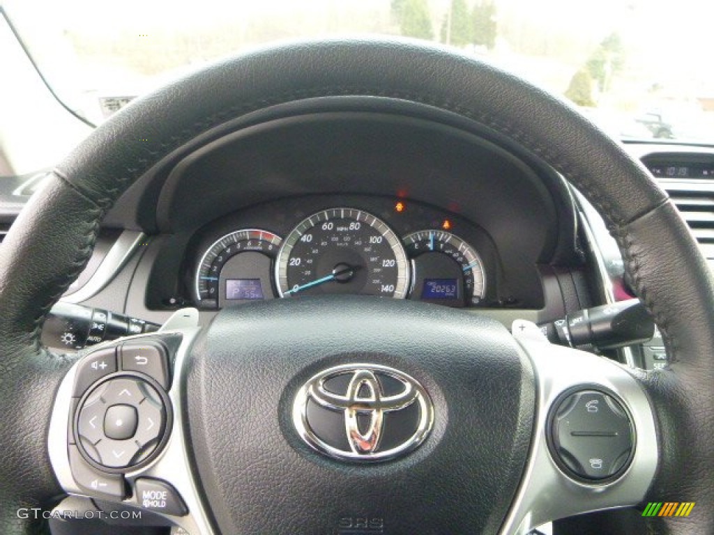 2013 Camry XLE - Super White / Black/Ash photo #17