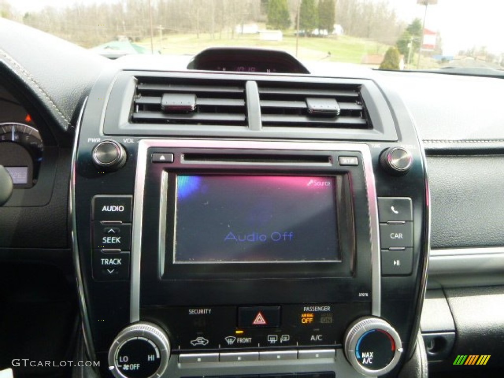 2013 Camry XLE - Super White / Black/Ash photo #18