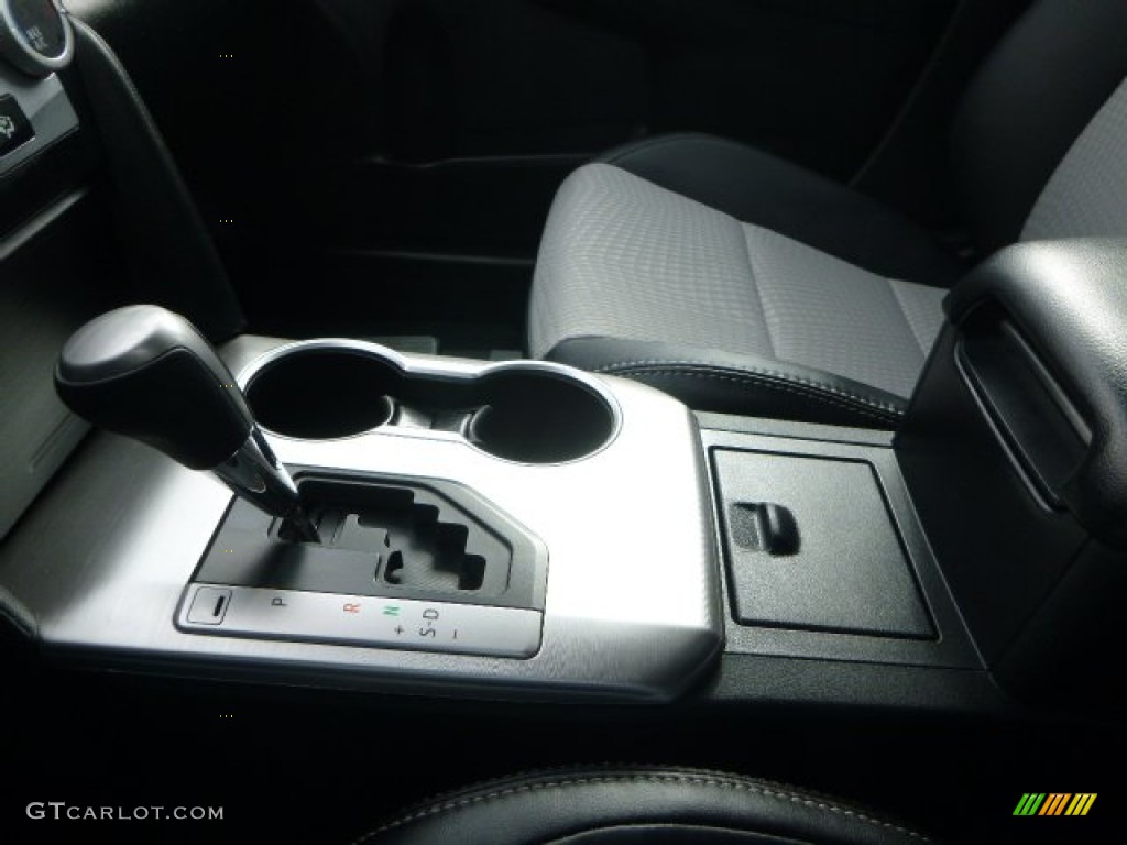 2013 Camry XLE - Super White / Black/Ash photo #19