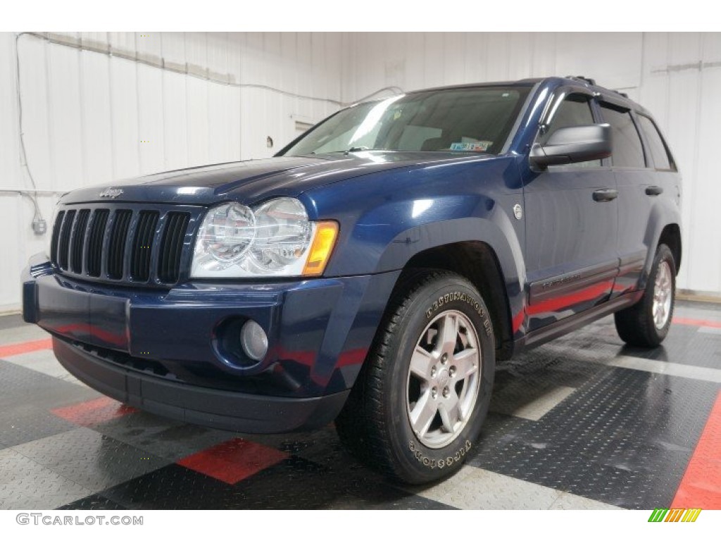 2005 Grand Cherokee Laredo 4x4 - Midnight Blue Pearl / Medium Slate Gray photo #3