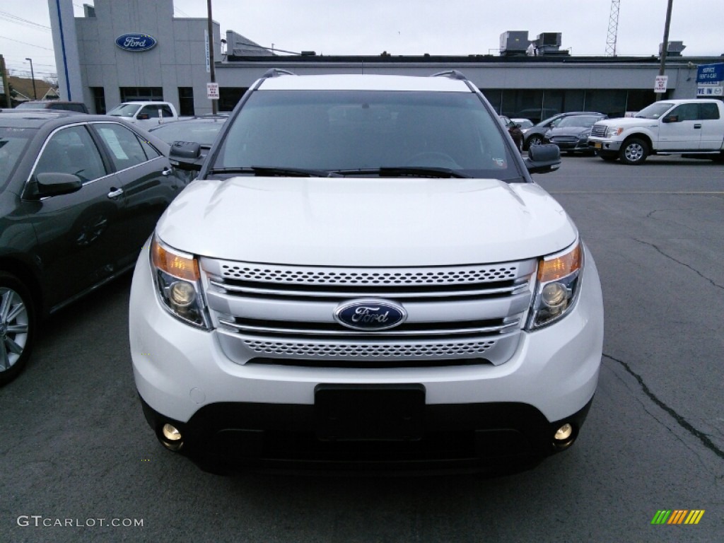 2014 Explorer XLT 4WD - Oxford White / Charcoal Black photo #2