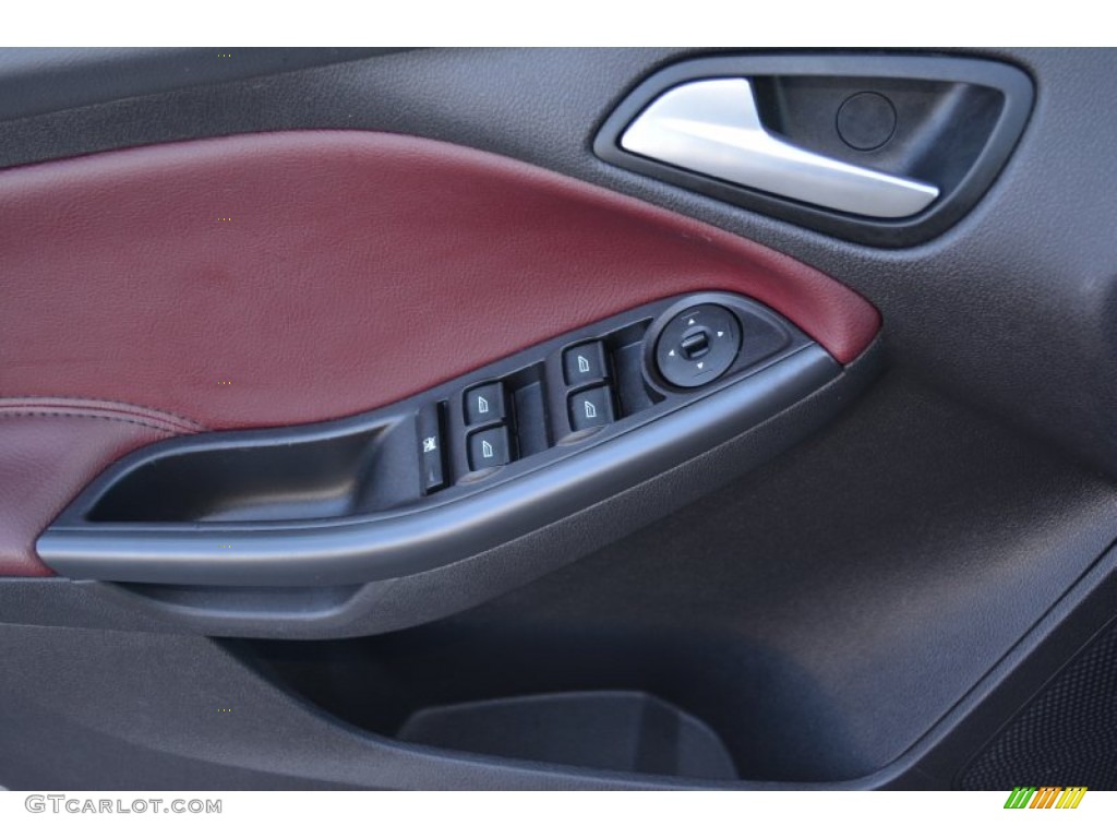 2013 Ford Focus SE Sedan Controls Photo #102701549