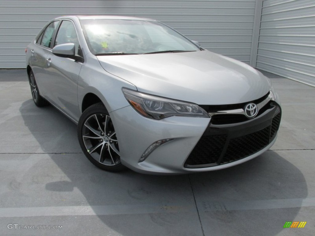 Celestial Silver Metallic 2015 Toyota Camry XSE V6 Exterior Photo #102704946