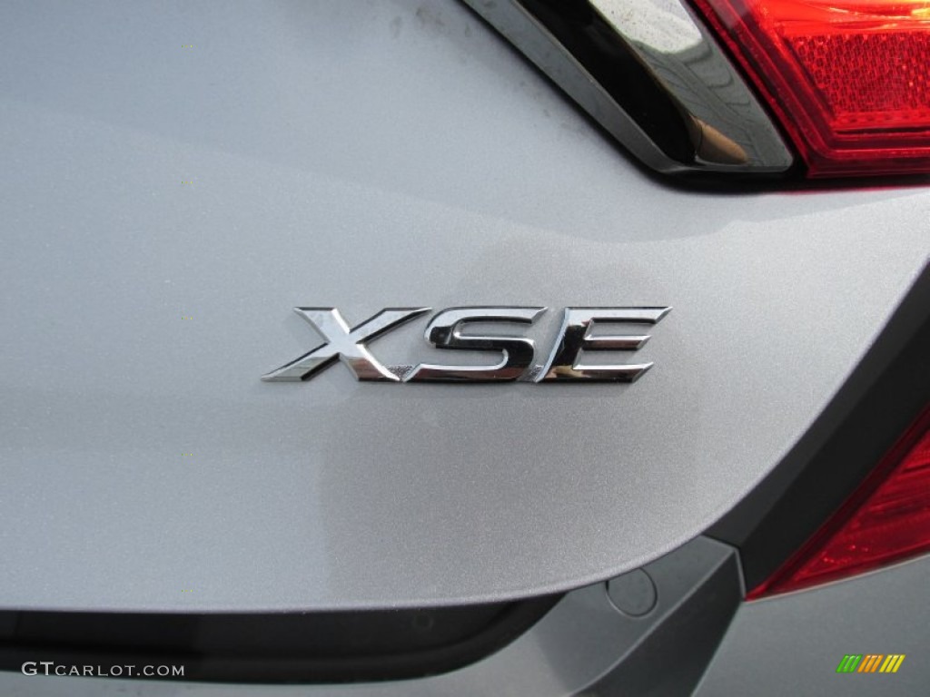 2015 Toyota Camry XSE V6 Marks and Logos Photo #102705200