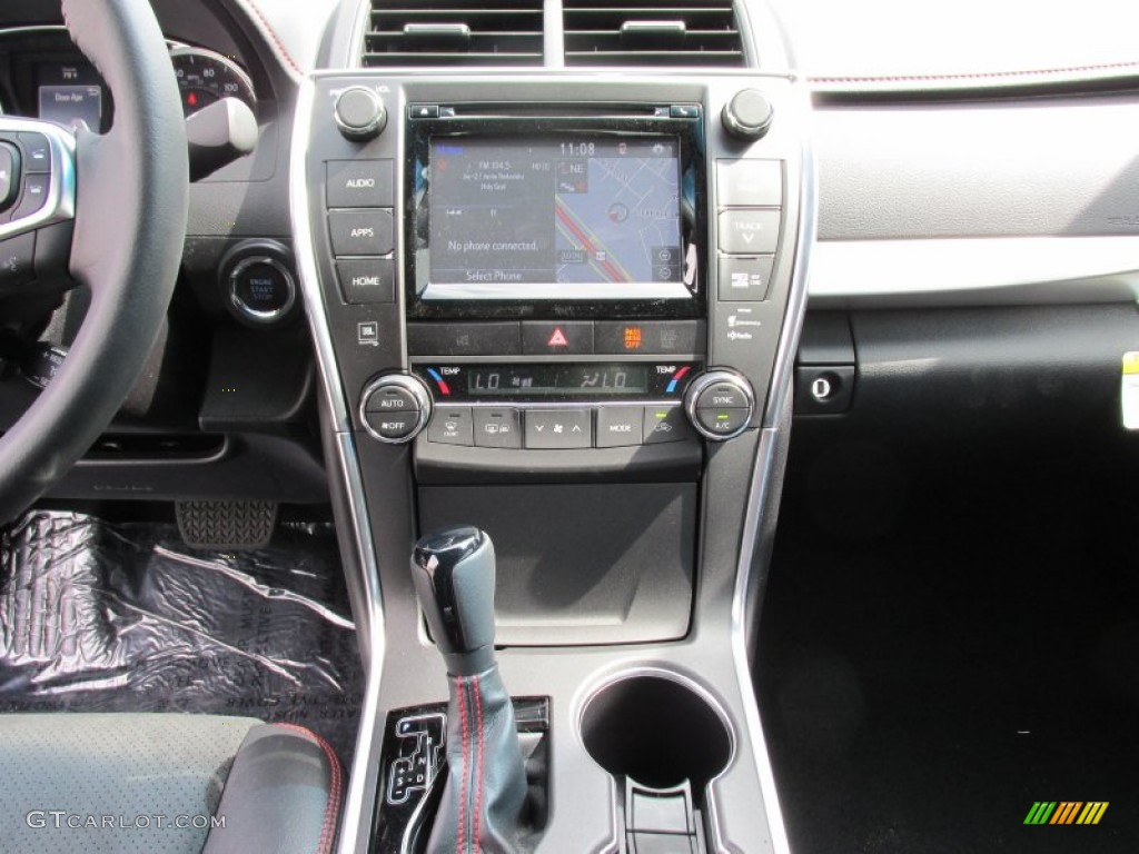 2015 Toyota Camry XSE V6 Controls Photo #102705395