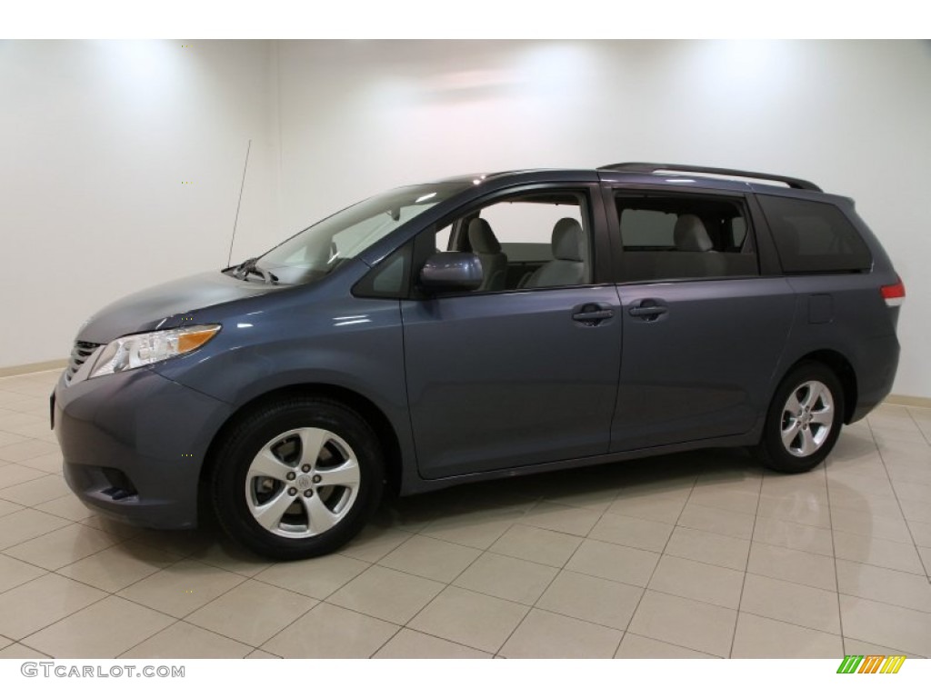 2013 Sienna LE - Shoreline Blue Pearl / Light Gray photo #3